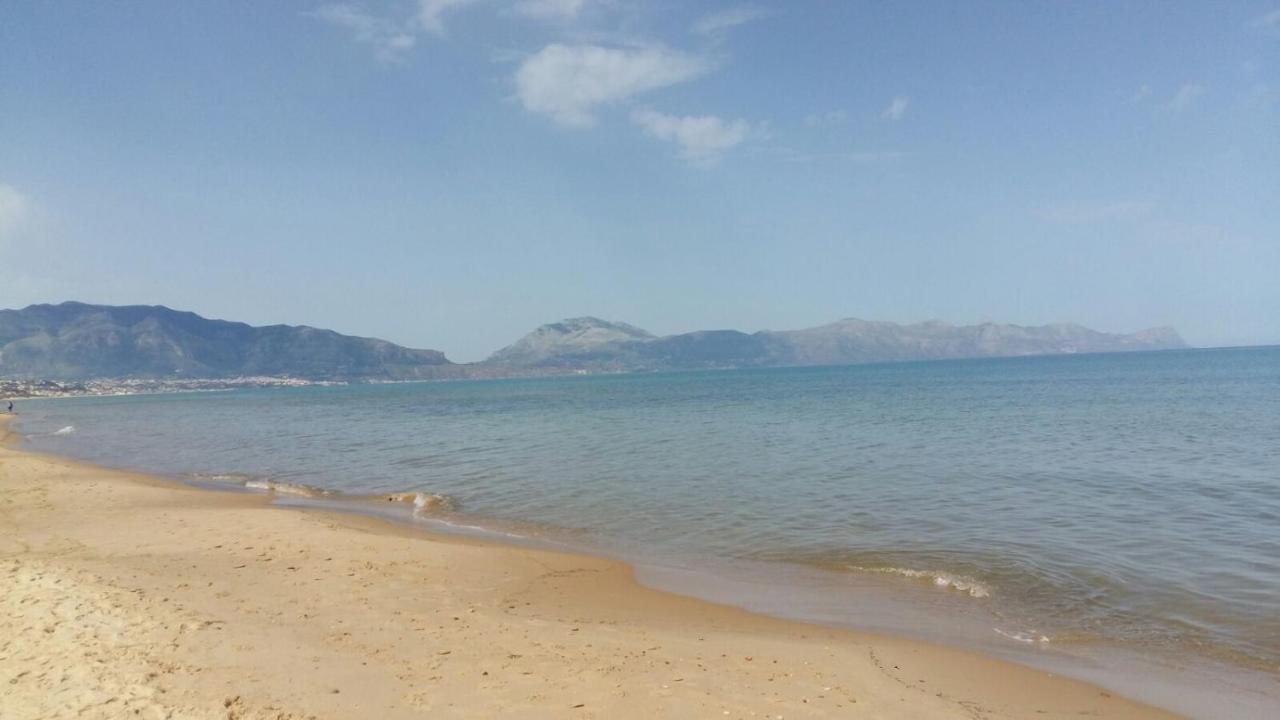 Doride Appartamento Sulla Spiaggia Balestrate Eksteriør bilde